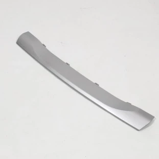 Friso Moldura Grade do Radiador Toyota Hilux 2016 a 2021 - Inferior - Original