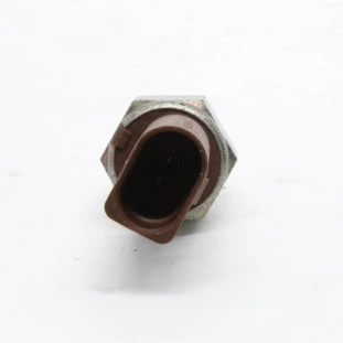 Interruptor da Luz de Ré Volkswagen Passat 2006 a 2019 - Volkswagen