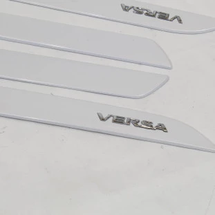 Jogo Frisos de Porta Nissan Versa 2017 a 2021 - Original