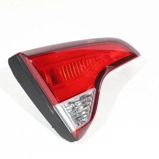 Lanterna da Tampa Kia Sorento 2012 a 2015 - Motorista / Traseiro / Externo - Original