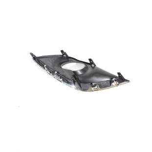 Moldura Farol Milha Nissan Versa 2016 a 2021 - Motorista / Dianteiro / Externo / Inferior - Original