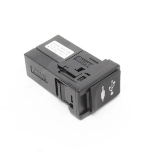 Adaptador USB e Auxiliar Toyota Corolla 2015 a 2019 - Interno - Toyota