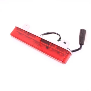 Luz de Freio Brake Light Nissan March 2014 a 2020 - Traseiro - Original