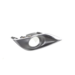 Moldura Farol Milha Nissan Versa 2016 a 2021 - Motorista / Dianteiro / Externo / Inferior - Original