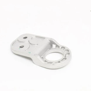 Suporte Radiador Chevrolet Tracker 2021 a 2022 - Esquerdo / Inferior - Original